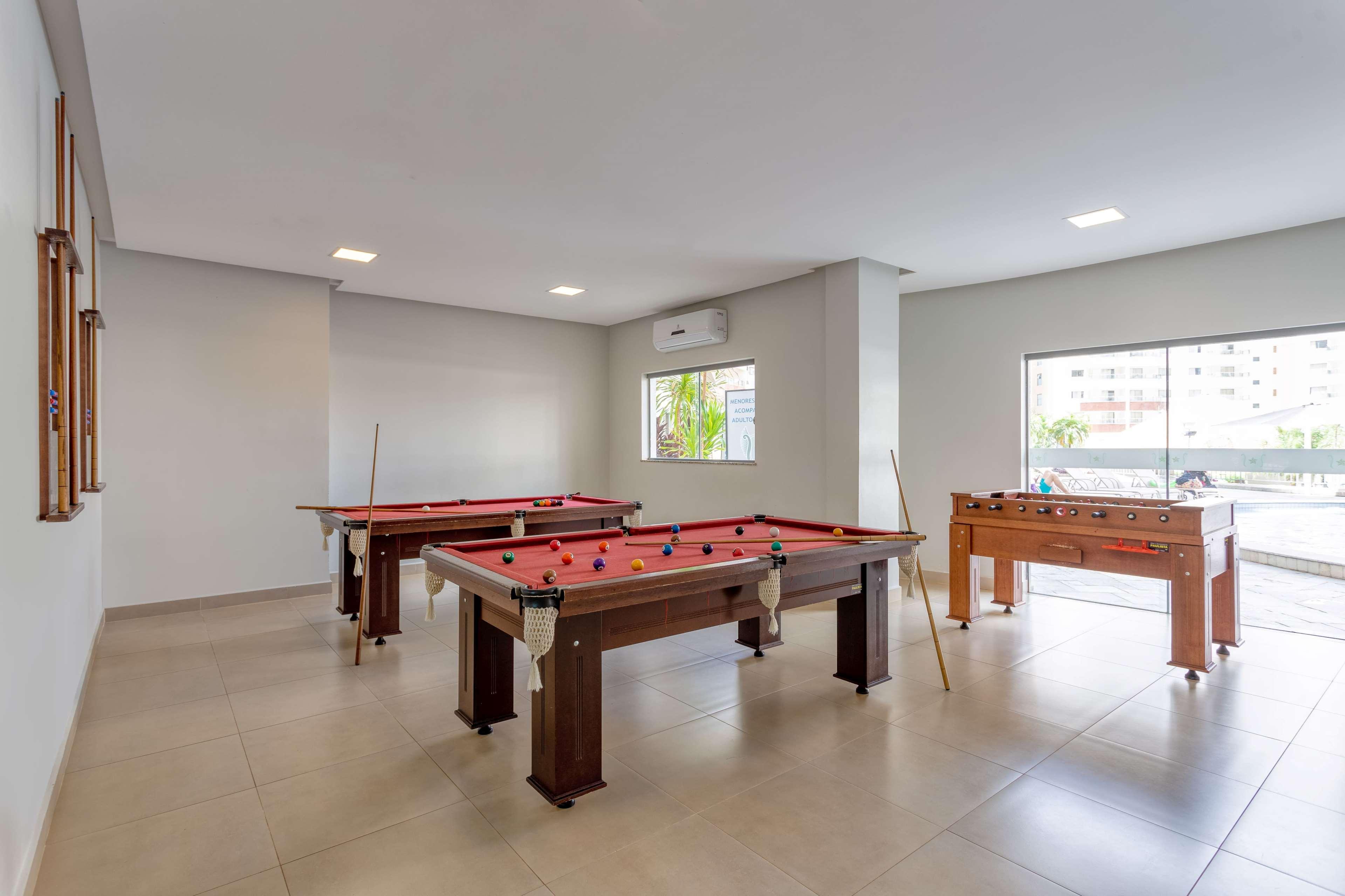 Wyndham Olimpia Royal Hotels Экстерьер фото A pool table and a foosball table