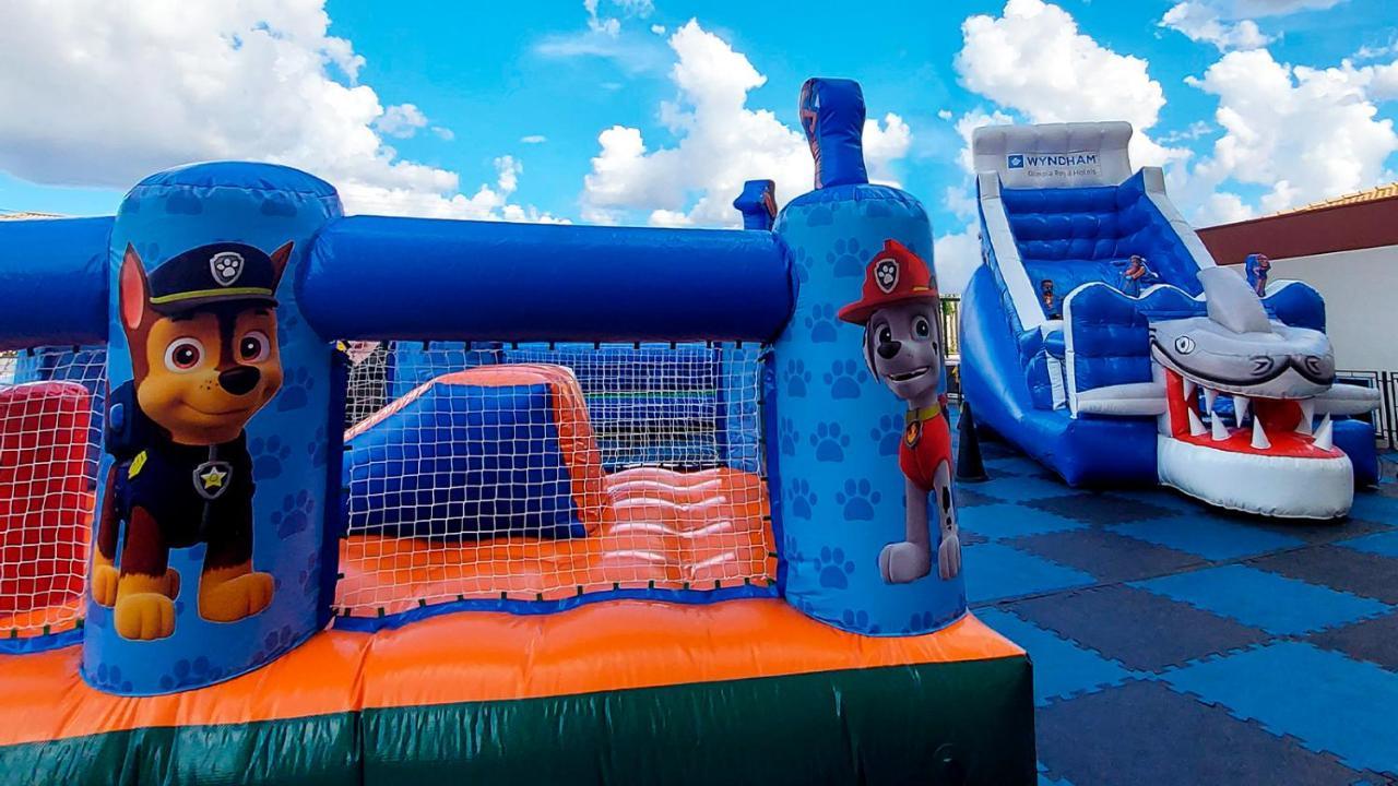 Wyndham Olimpia Royal Hotels Экстерьер фото Paw Patrol bouncy castle