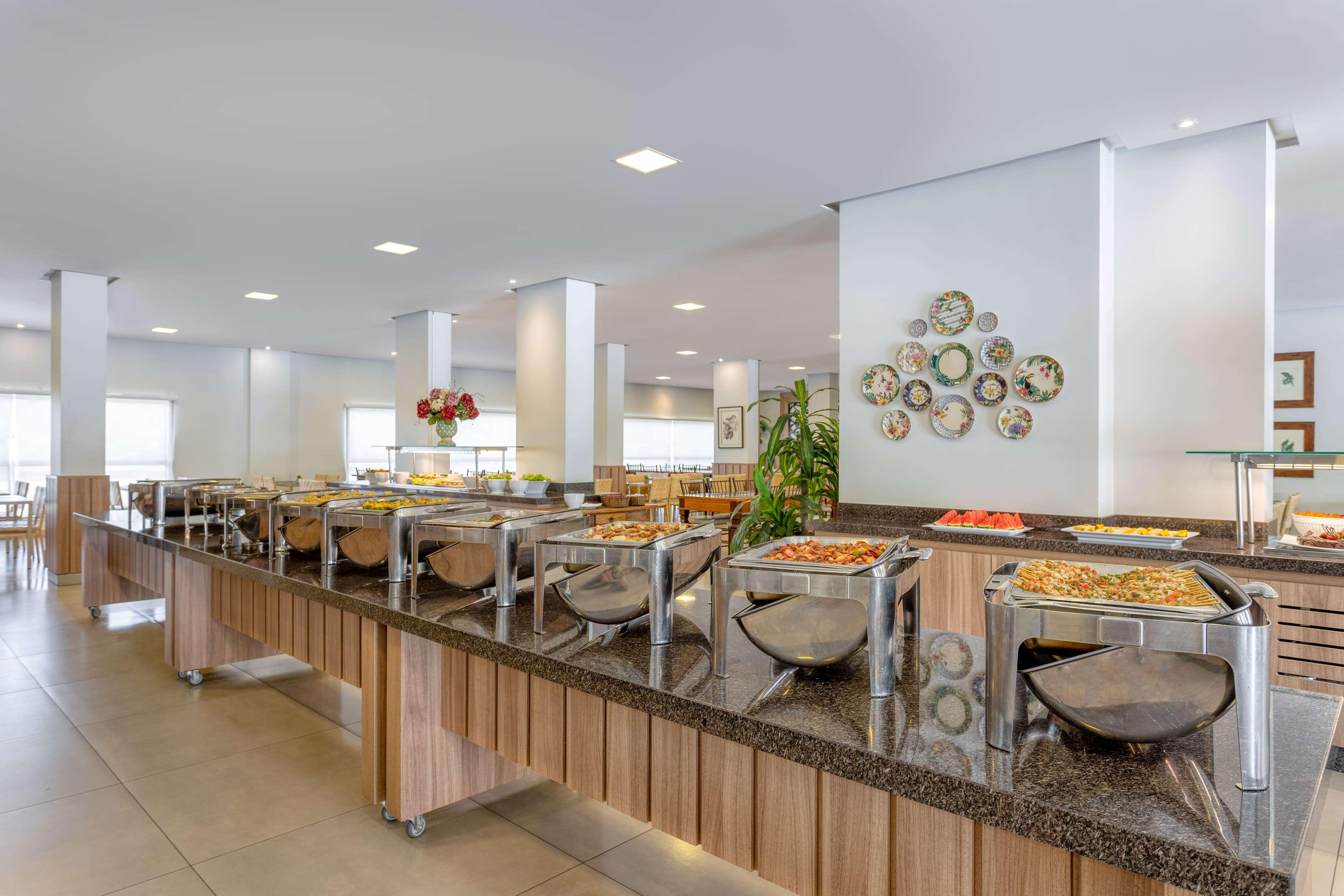 Wyndham Olimpia Royal Hotels Экстерьер фото Buffet at a hotel