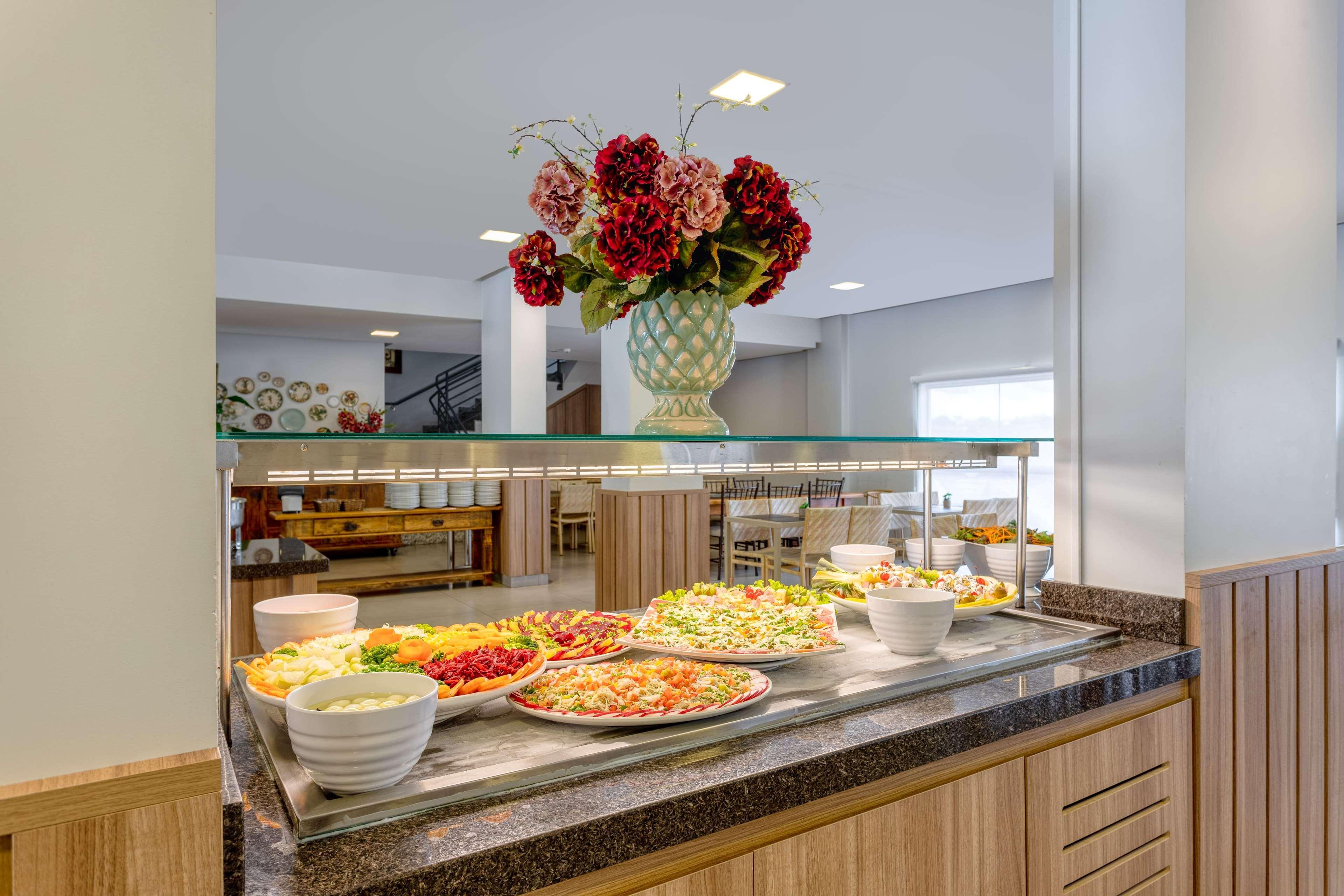 Wyndham Olimpia Royal Hotels Экстерьер фото The dining room at the International Center