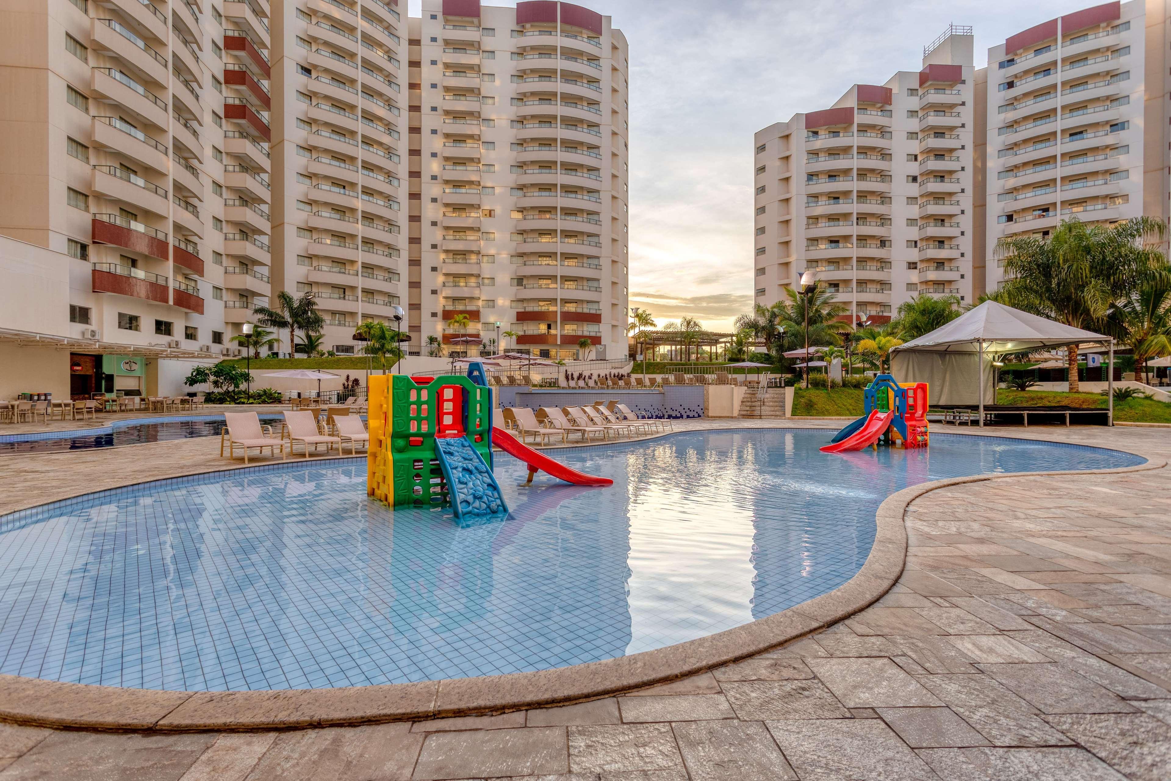 Wyndham Olimpia Royal Hotels Экстерьер фото A condominium pool in Singapore